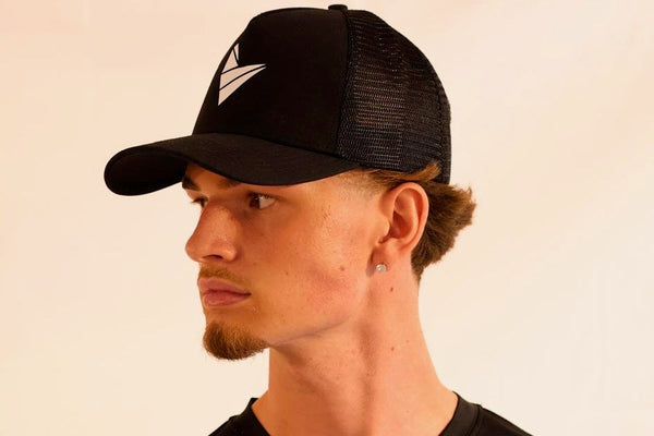 Man wearing a black Padel Source Performance cap and black Padel Source shirt