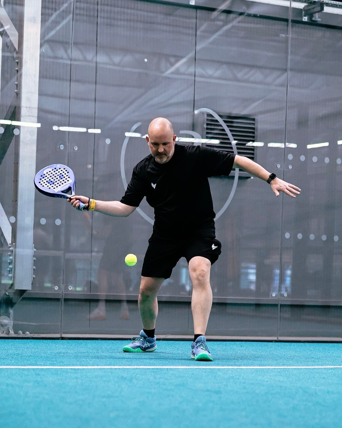 Padel Source player wearing the collection on court