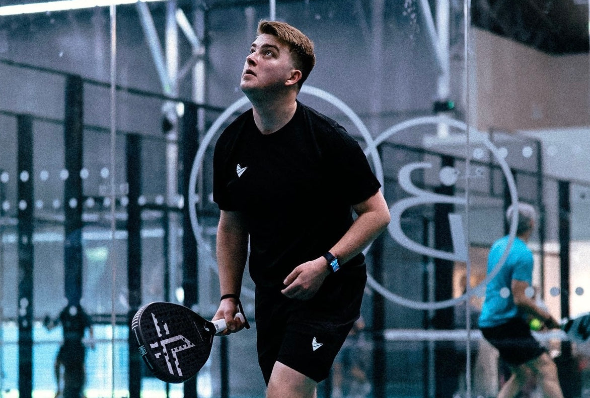 Padel player moving on court in Padel Source performancewear